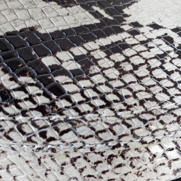 Vince Camuto women's snakeskin-style loafers size 7M - Picture 8 of 10